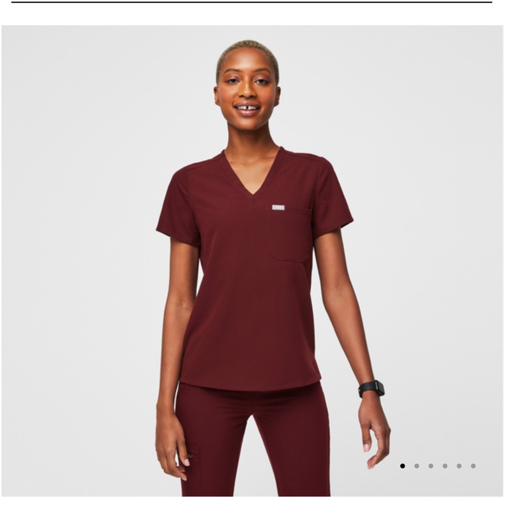 FIGS one pocket Catarina top with Kade bottoms.
